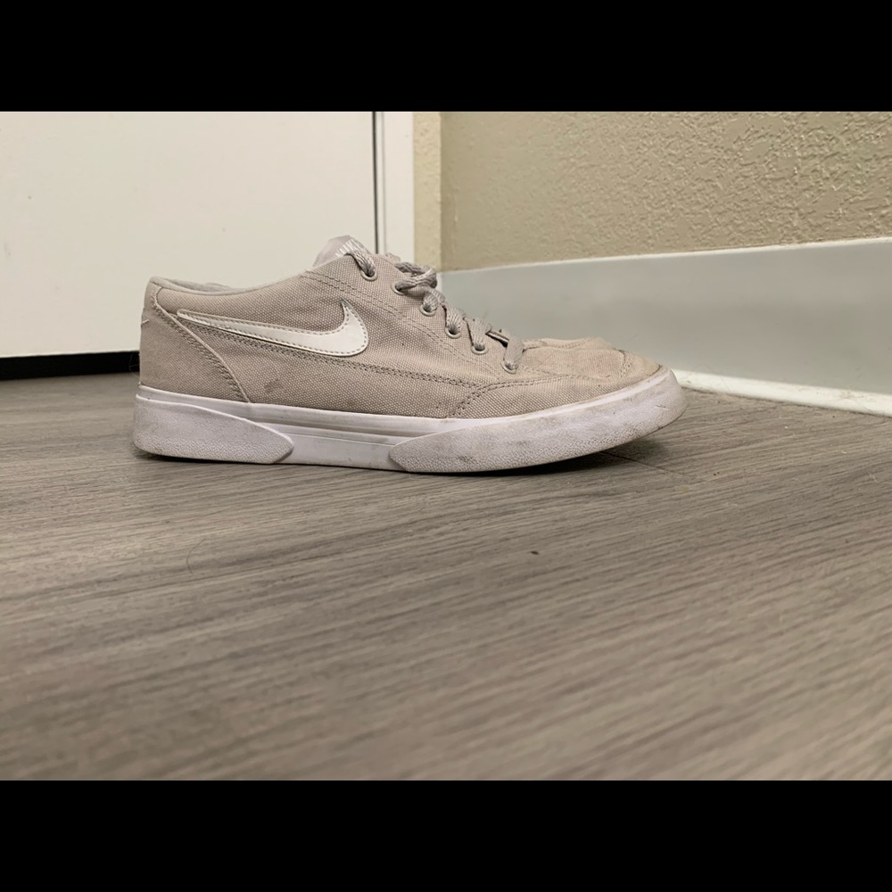 Women’s canvas Nike shoes - Picture 1 of 6